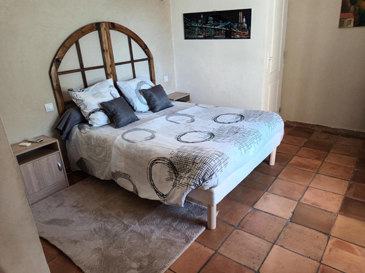 Chambres d'hôtes dans la campagne de Rognes Extérieur photo