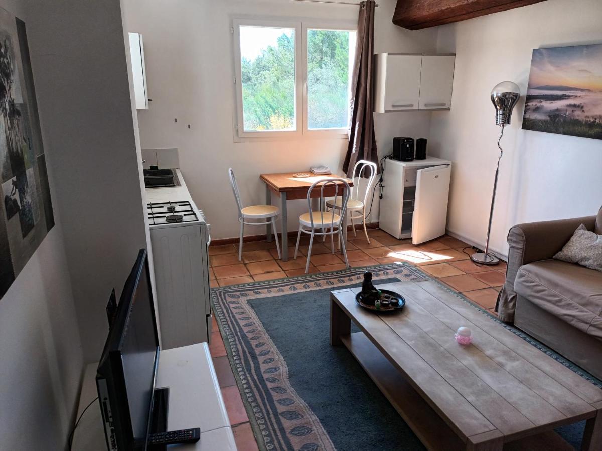 Chambres d'hôtes dans la campagne de Rognes Extérieur photo