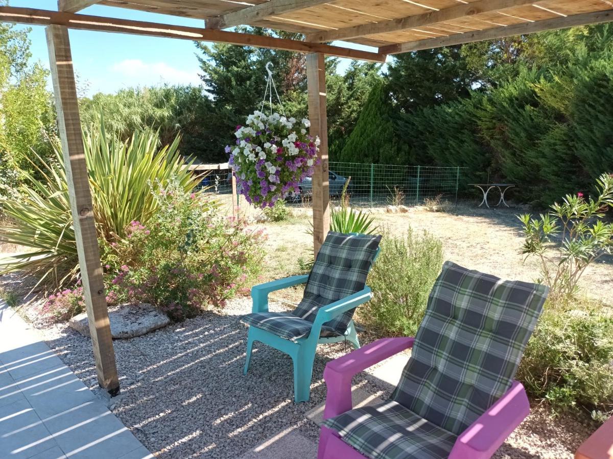 Chambres d'hôtes dans la campagne de Rognes Extérieur photo
